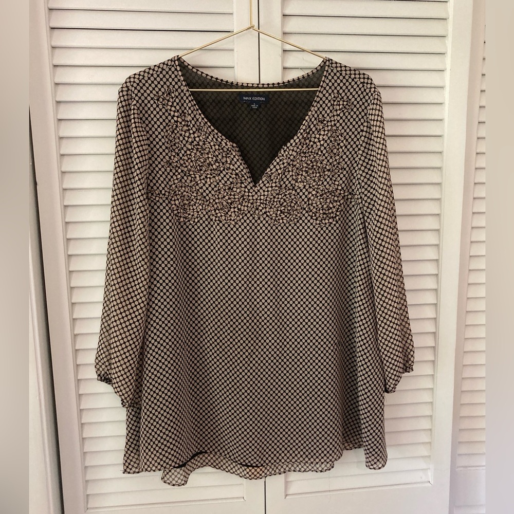 Max Edition Women's Black and Tan Blouse with Lace and Sheer Sleeves Size Large